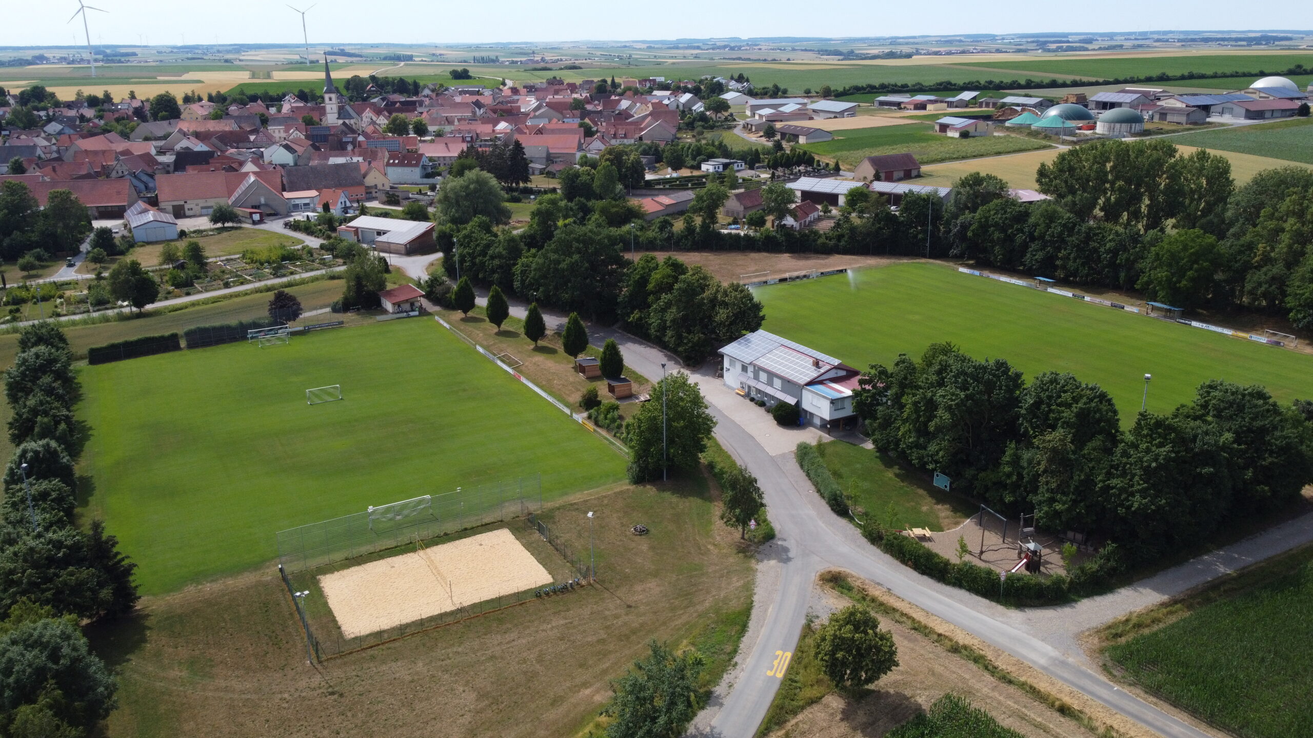 FC Hopferstadt Sportgelände sportheim-vorne
